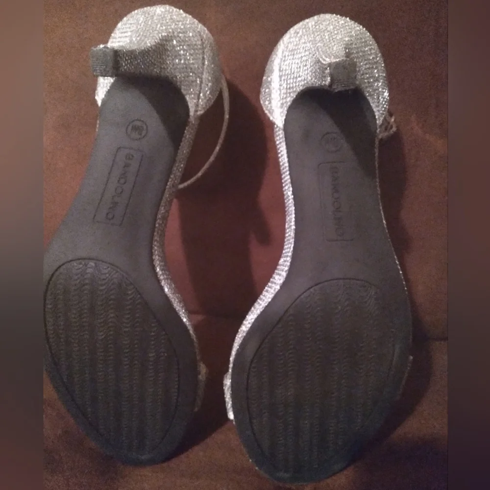 Silver Glittery Bandolino Madia 2 Heel Sandal Size 7 Prom‎ Wedding Formal